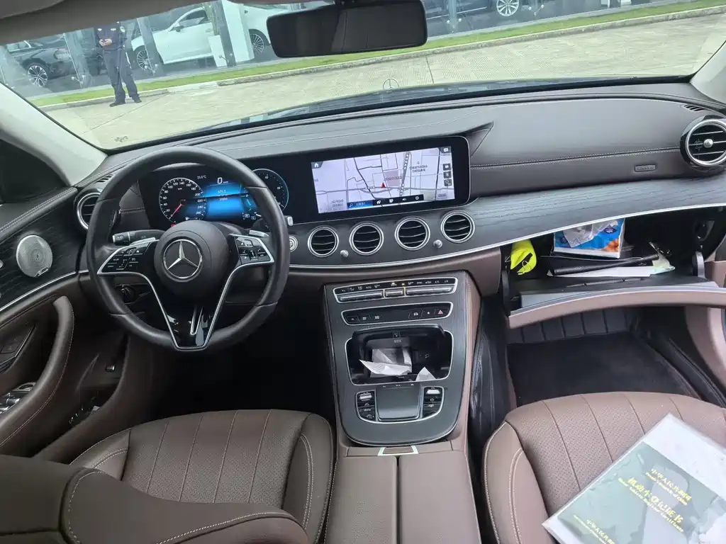 Mercedes-Benz E-Class 2023 — фото 12