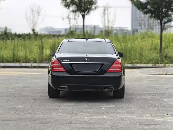 Mercedes-Benz S-Class 2012