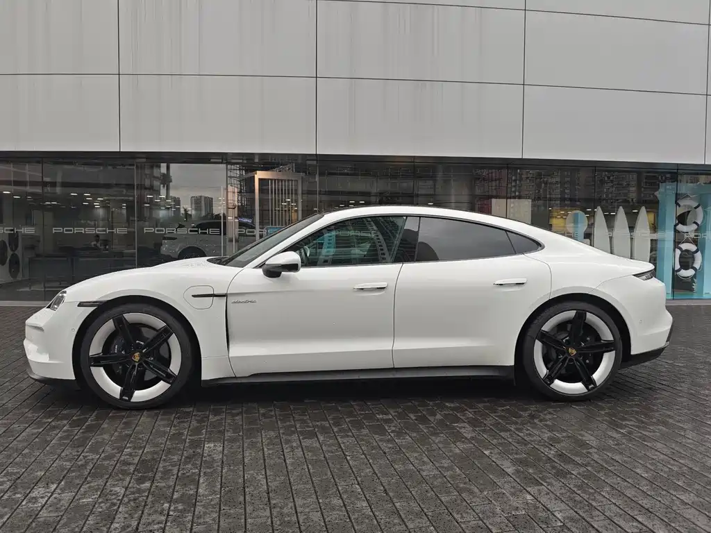 Porsche Taycan 2024