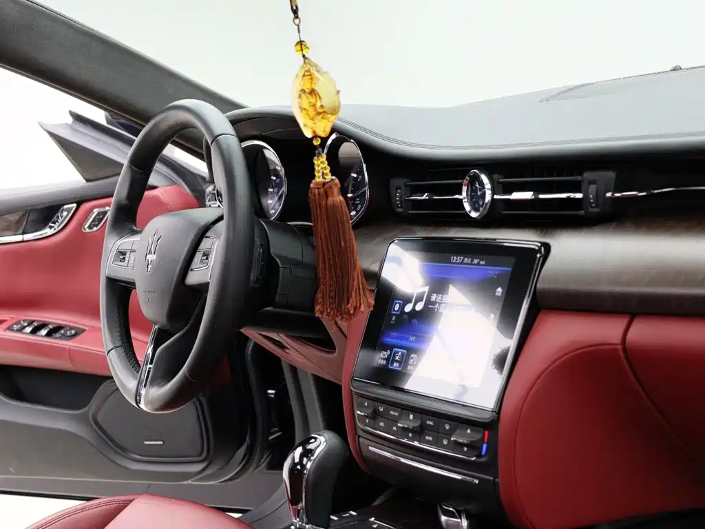 Maserati Quattroporte 2017 — фото 13