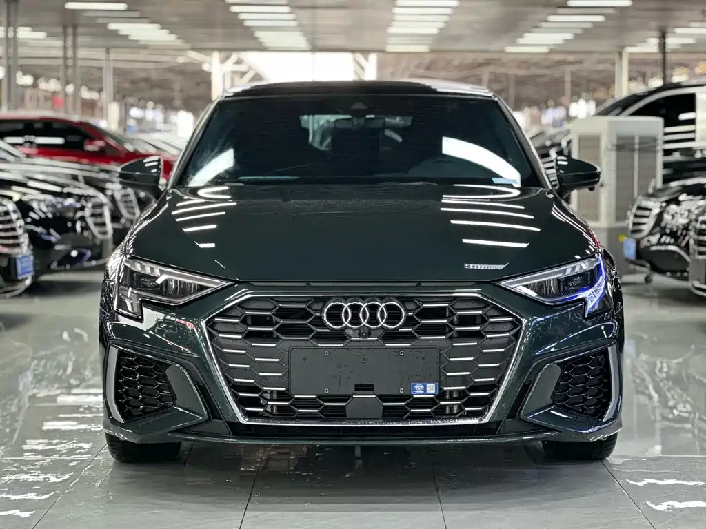 Audi A3 2023 — фото 2