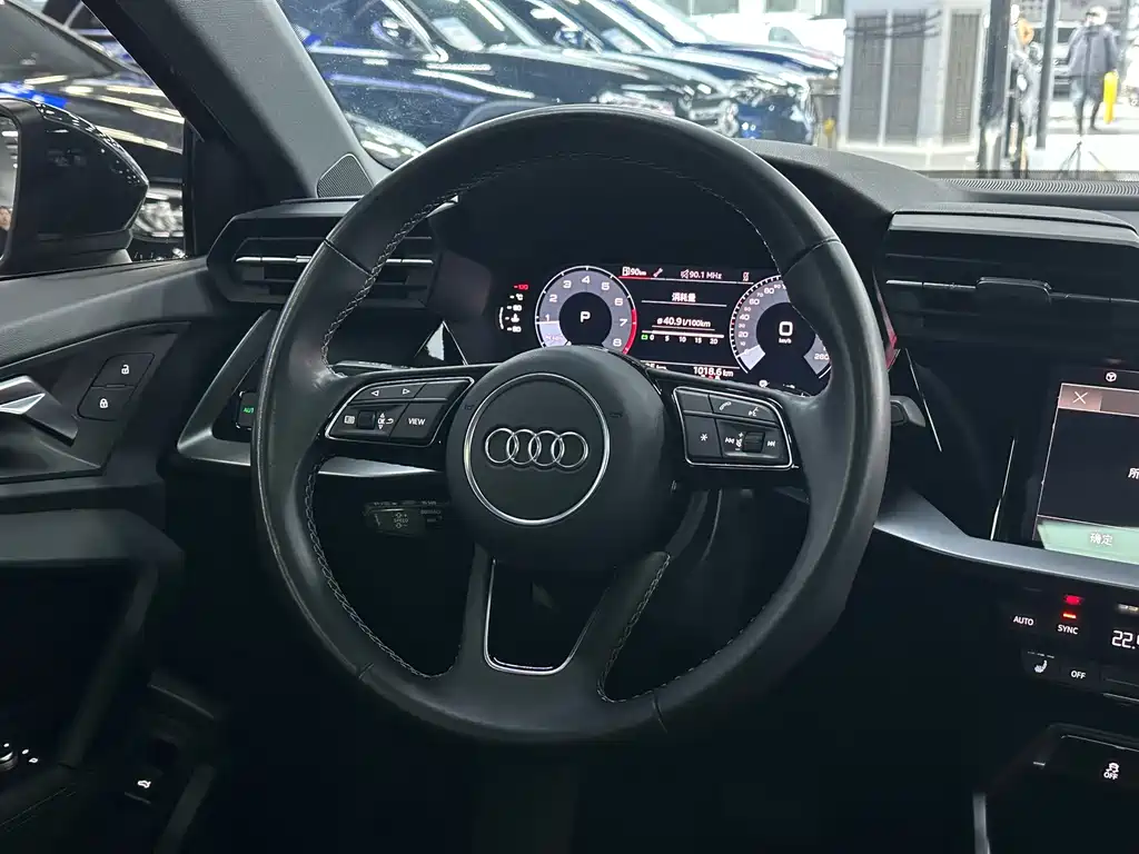 Audi A3 2023 — фото 11