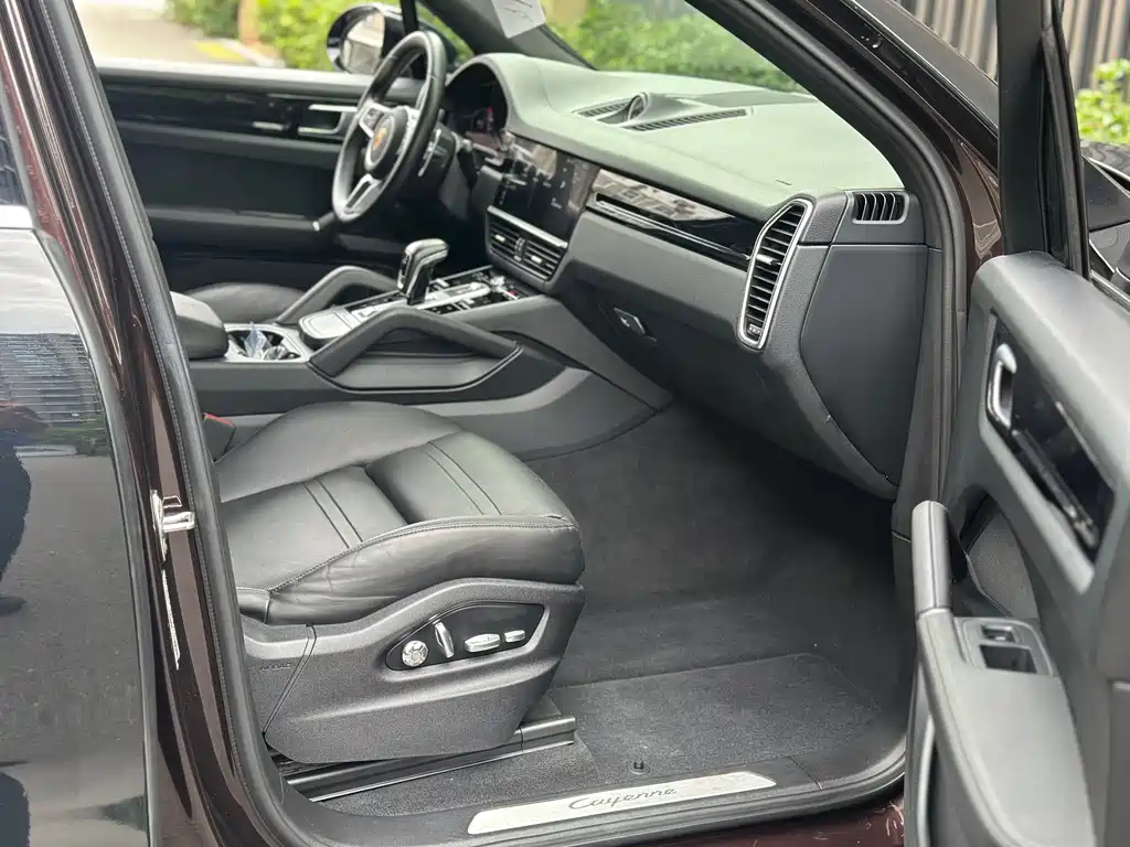 Porsche Cayenne 2019 — фото 13