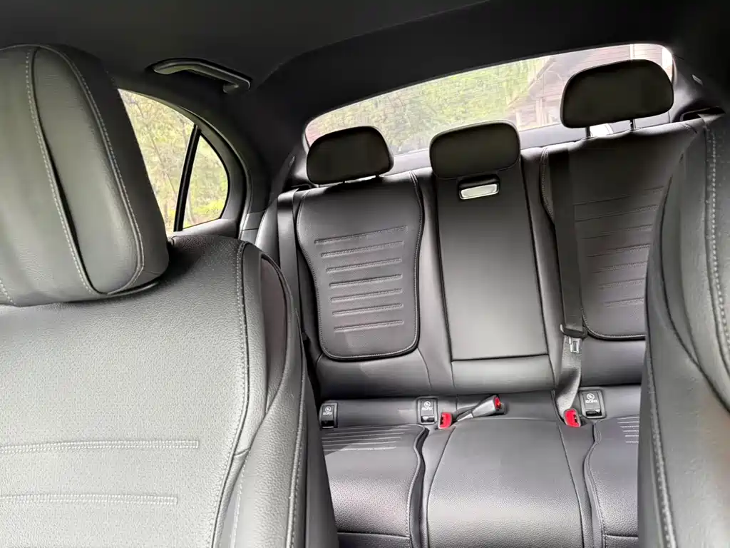 Mercedes-Benz C-Class 2023 — фото 14