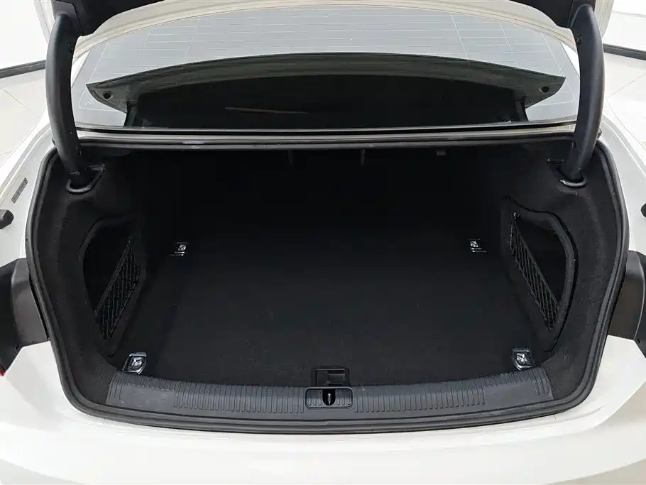 Audi A4L 2018
