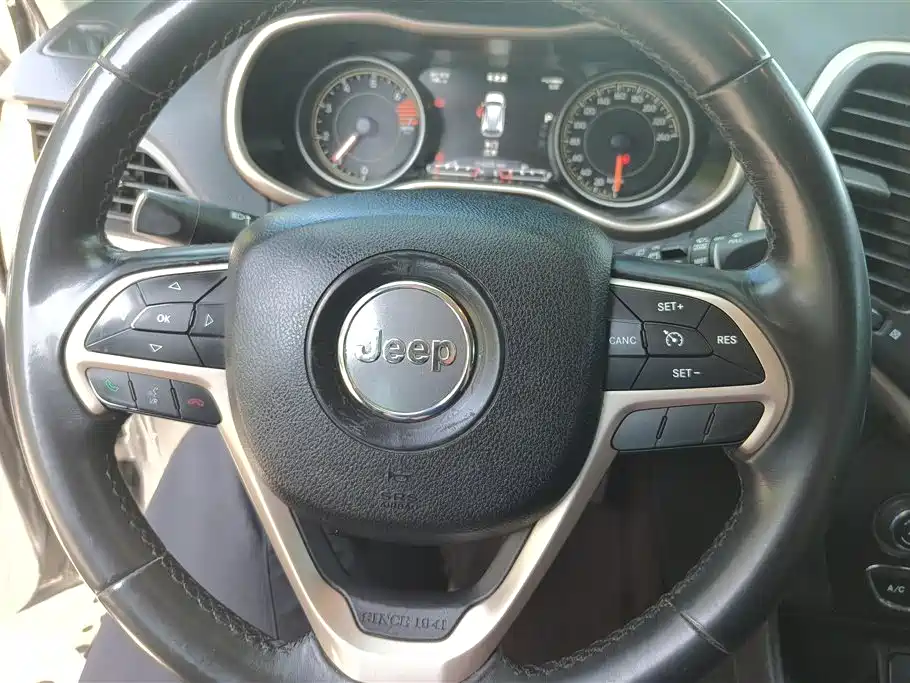 Jeep Cherokee 2016 — фото 15