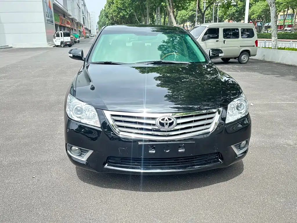 Toyota Camry 2010 — фото 2
