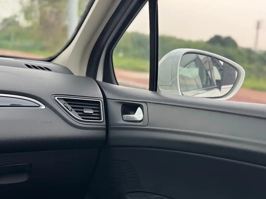 Peugeot 308 2015 — фото 17