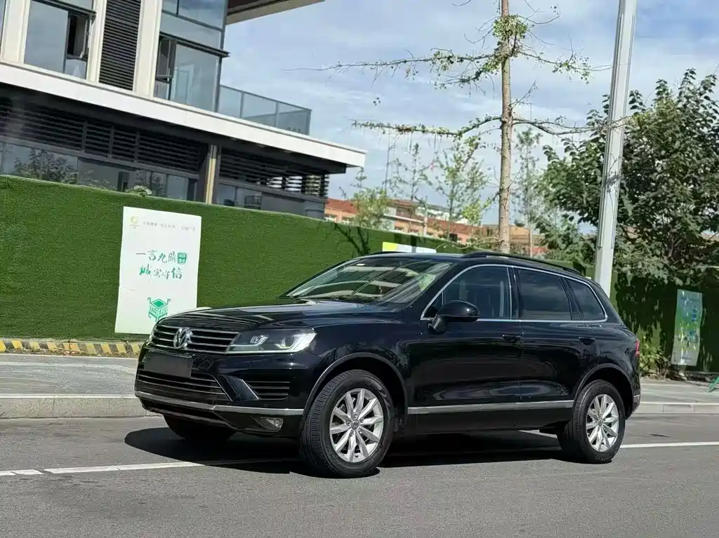 Volkswagen Touareg 2017 — фото 1