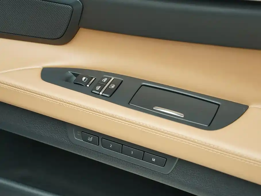 BMW 7 Series 2011 — фото 25