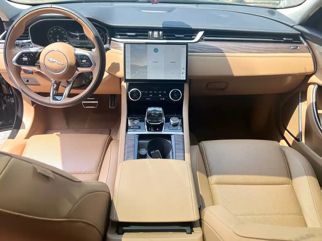 Jaguar XFL 2025 — фото 12