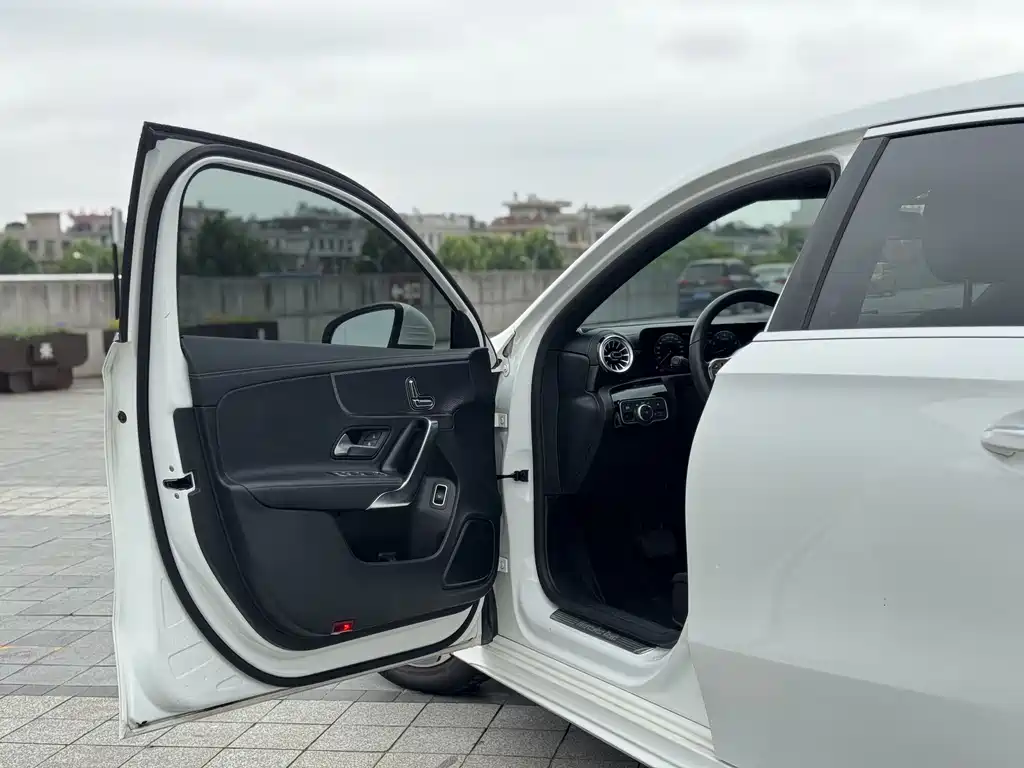 Mercedes-Benz A-Class 2022 — фото 14