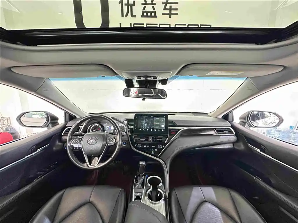 Toyota Camry 2023 — фото 6