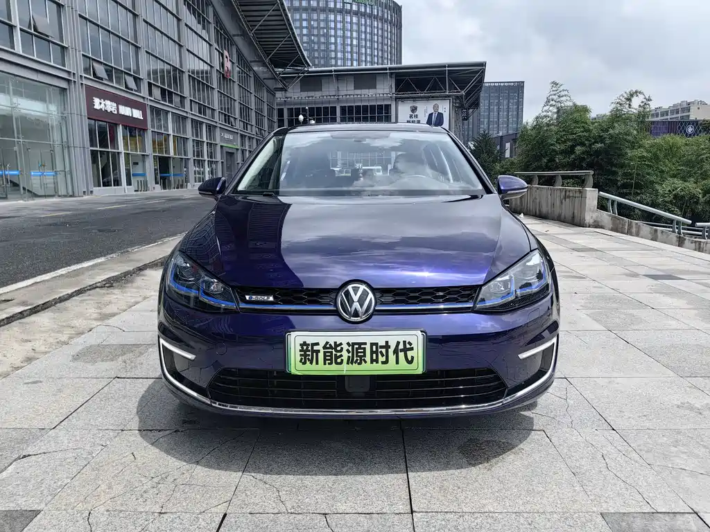 Volkswagen Golf Pure Electric 2020 — фото 2