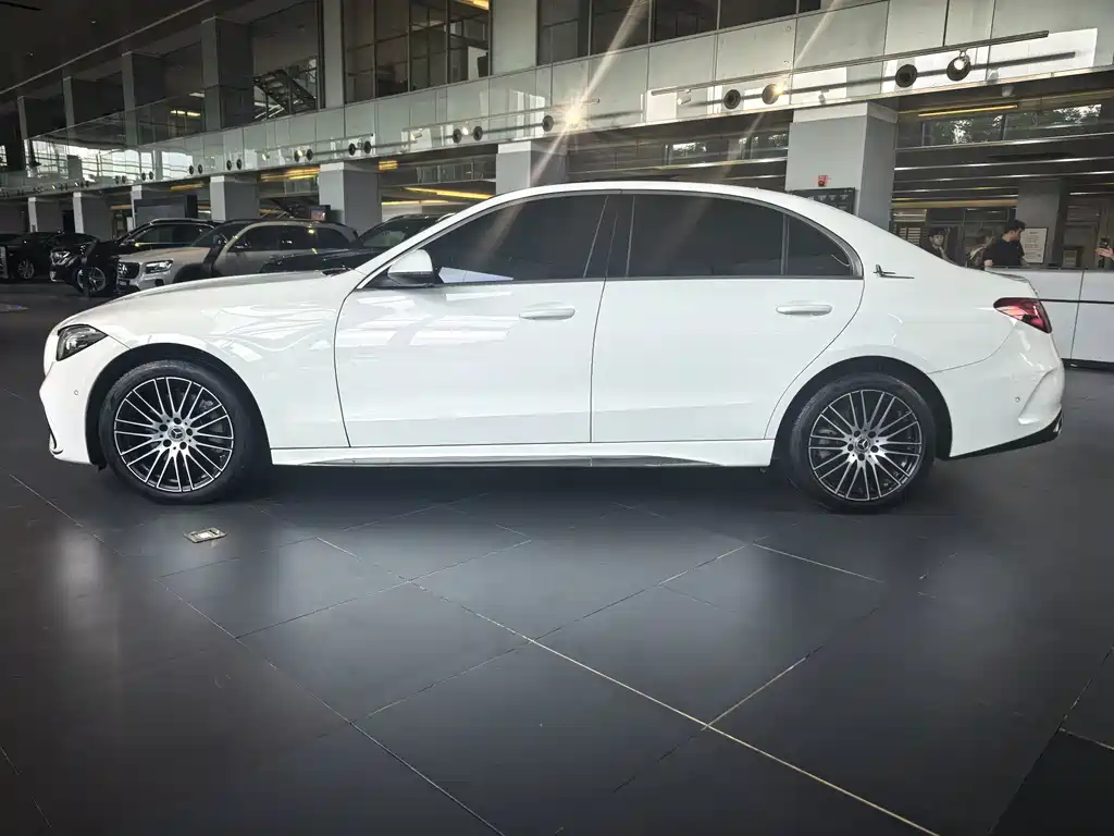 Mercedes-Benz C-Class 2024 — фото 2