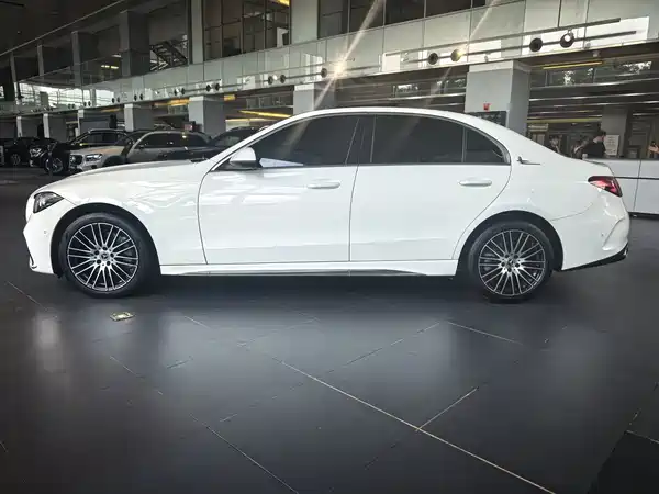 Mercedes-Benz C-Class 2024