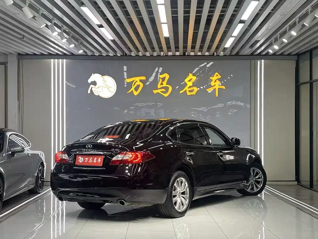 Infiniti Q70 2013