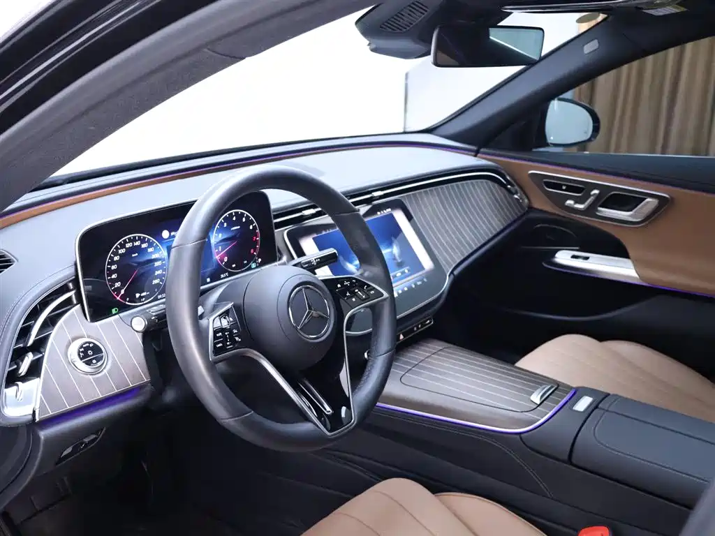 Mercedes-Benz E-Class 2024 — фото 11