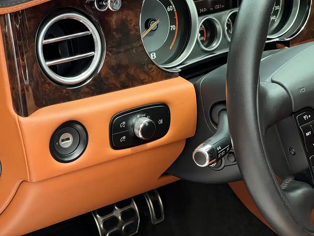 Bentley Flying Spur 2016 — фото 25