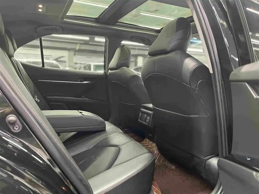 Toyota Camry 2020 — фото 11