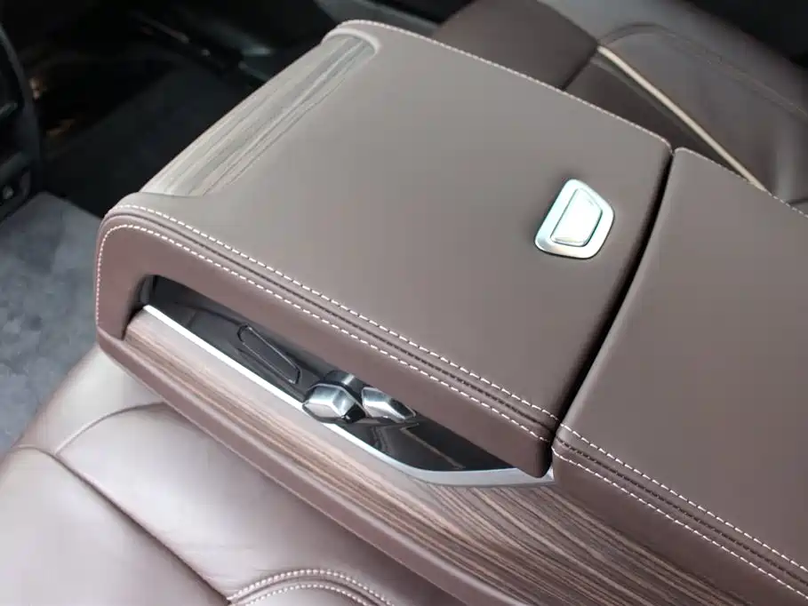 BMW 5 Series New Energy 2020 — фото 17
