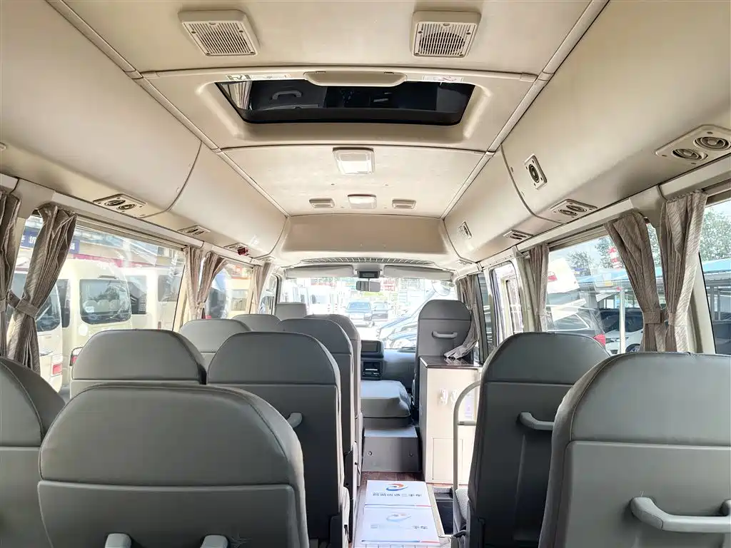Toyota Coaster 2018 — фото 11