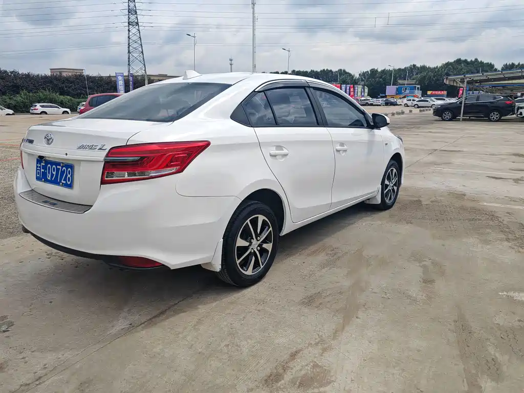 Toyota Yaris L 2018 — фото 7