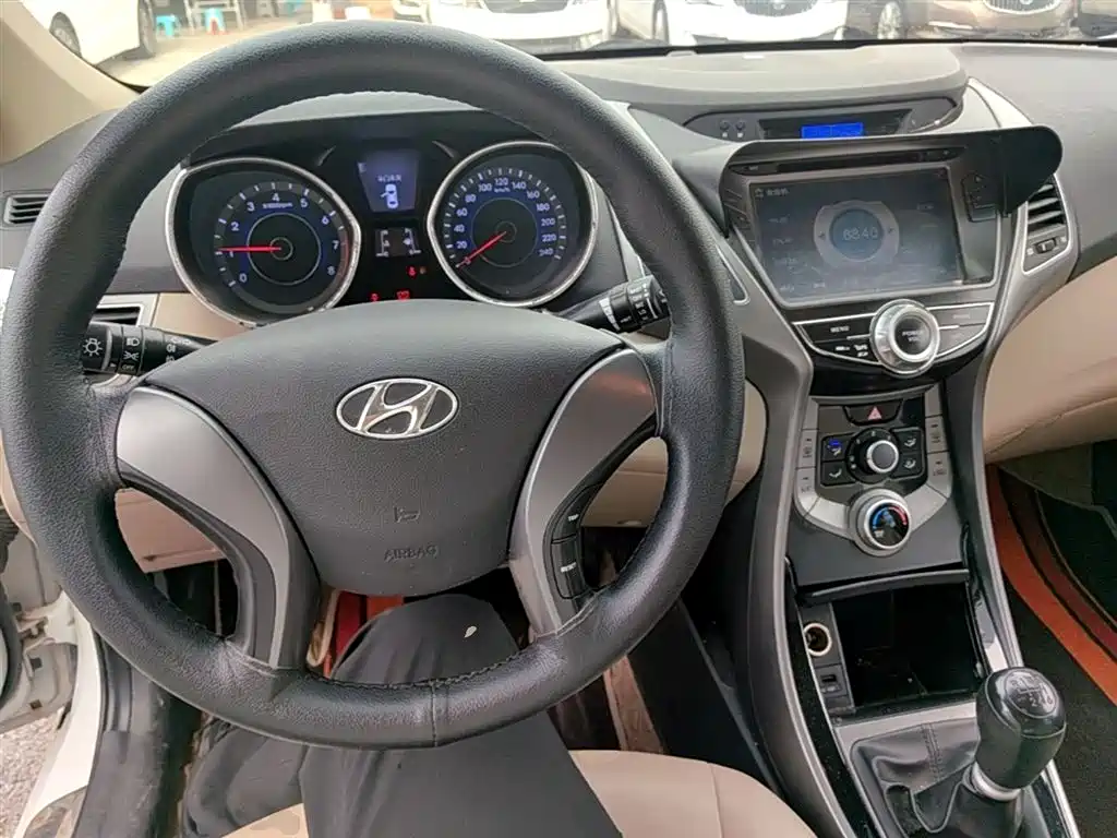 Hyundai Elantra Langdong 2015 — фото 10