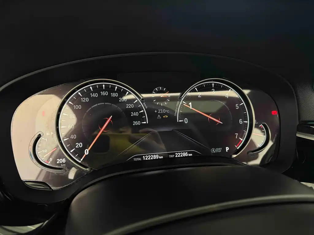 BMW 5 Series 2018 — фото 17