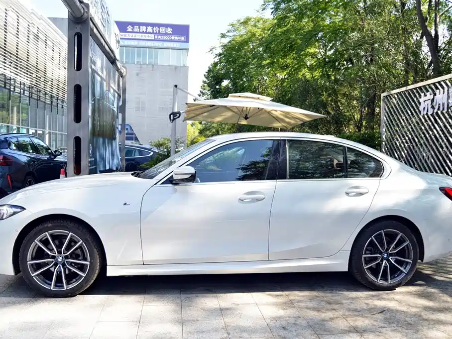 BMW 3 Series 2025