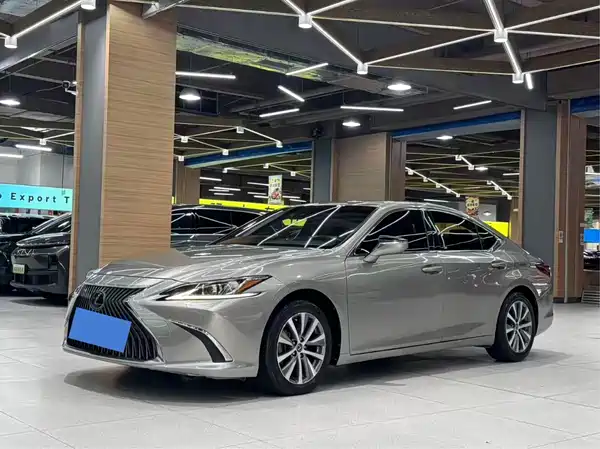 Lexus ES 2019