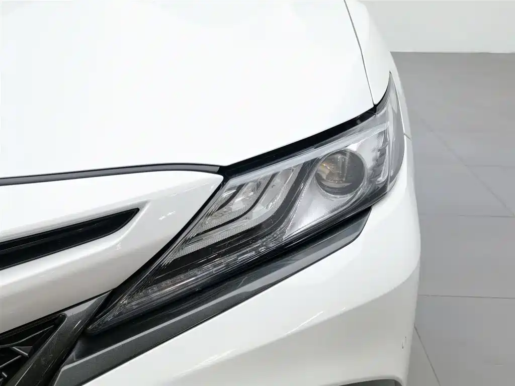 Toyota Camry 2022 — фото 7