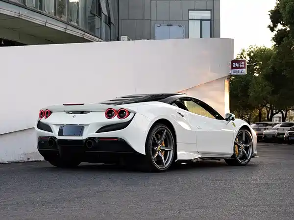 Ferrari F8 2023
