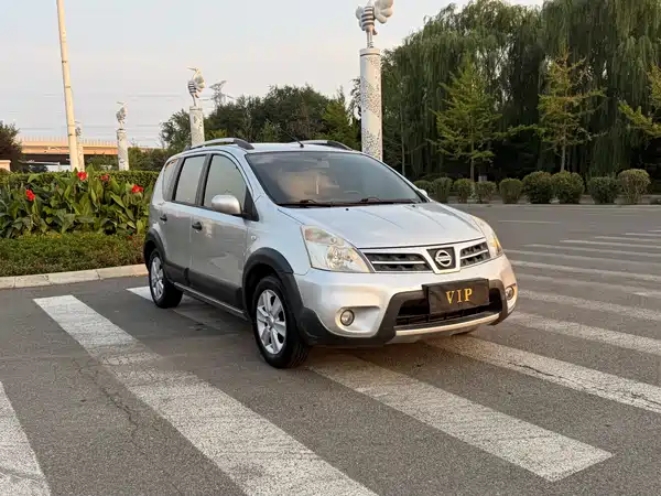 Nissan Livina 2012