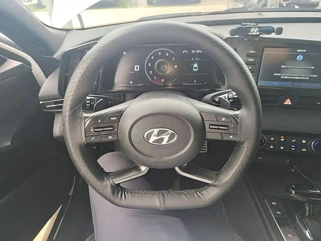 Hyundai Elantra 2021 — фото 11