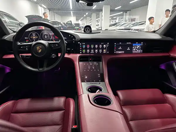 Porsche Taycan 2021