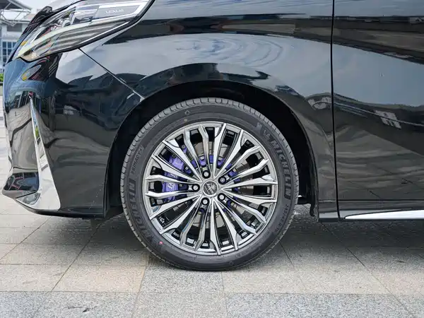 Lexus LM 2022