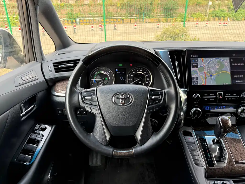 Toyota Alphard 2023 — фото 8