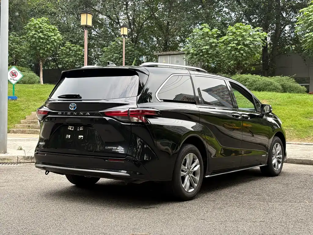 Toyota Sienna 2022 — фото 14