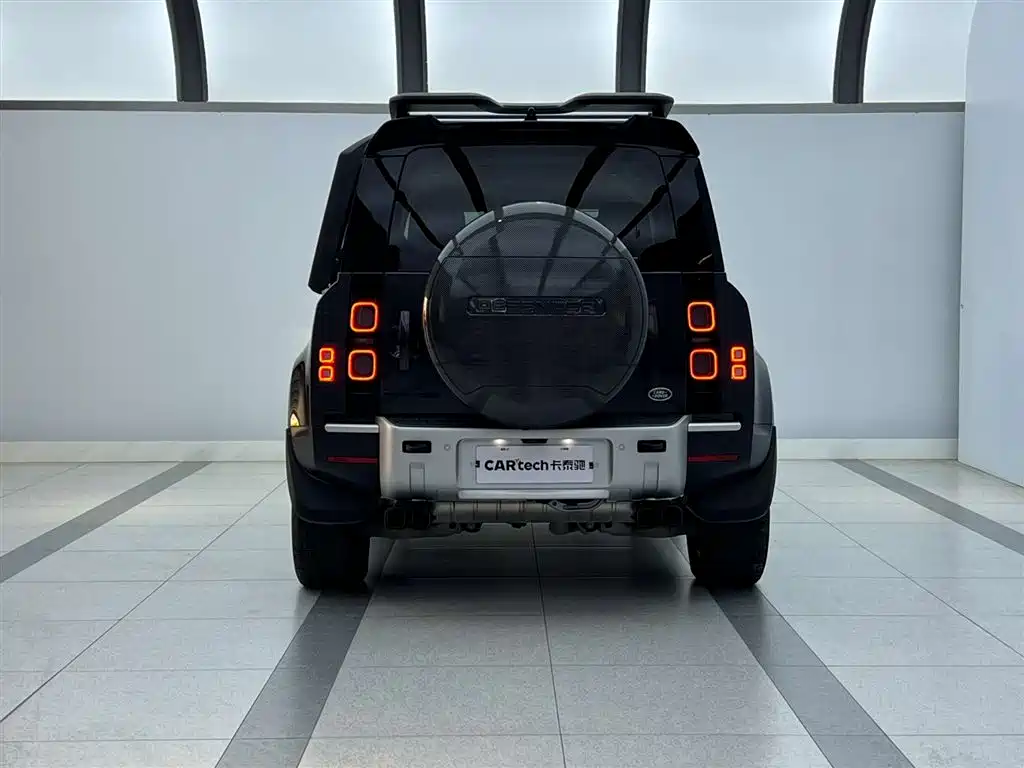 Land Rover Defender 2023 — фото 4