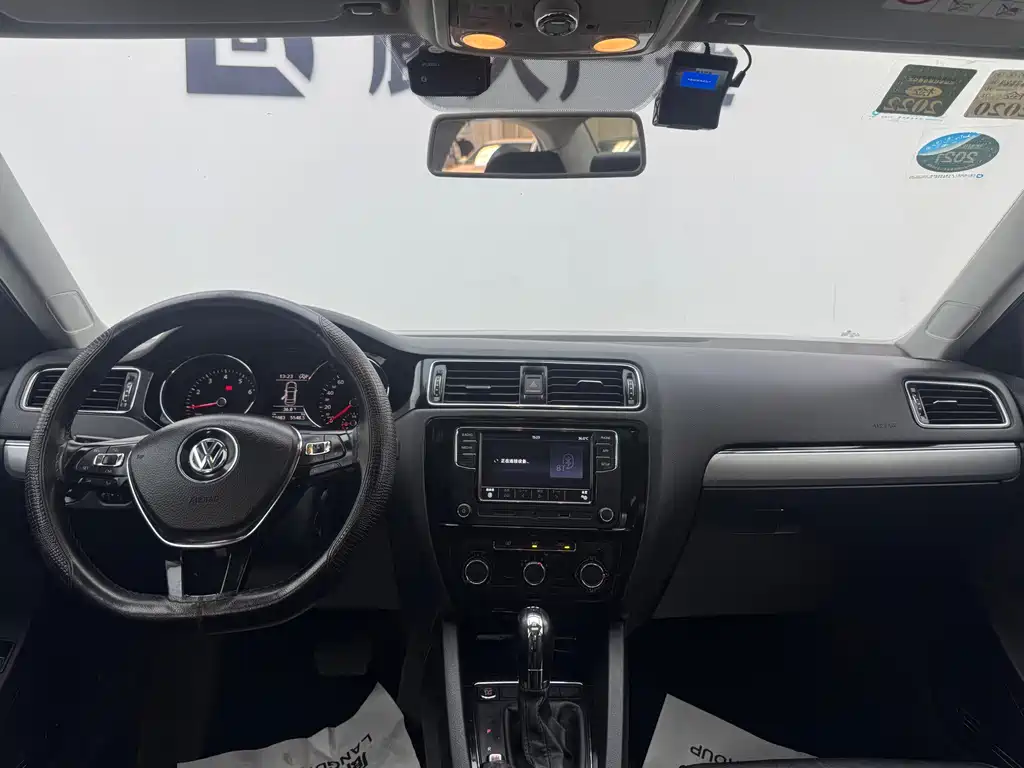 Volkswagen Sagitar 2018