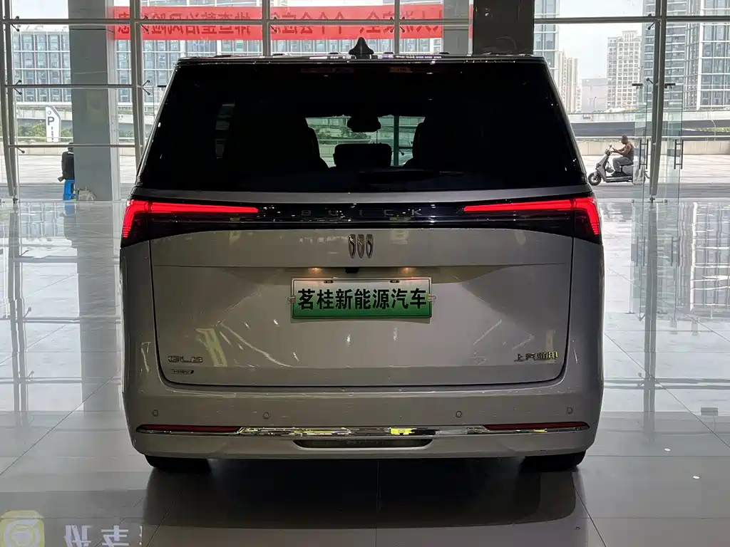 Buick GL8 Hybrid 2025