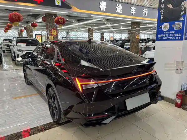 Hyundai Elantra 2022