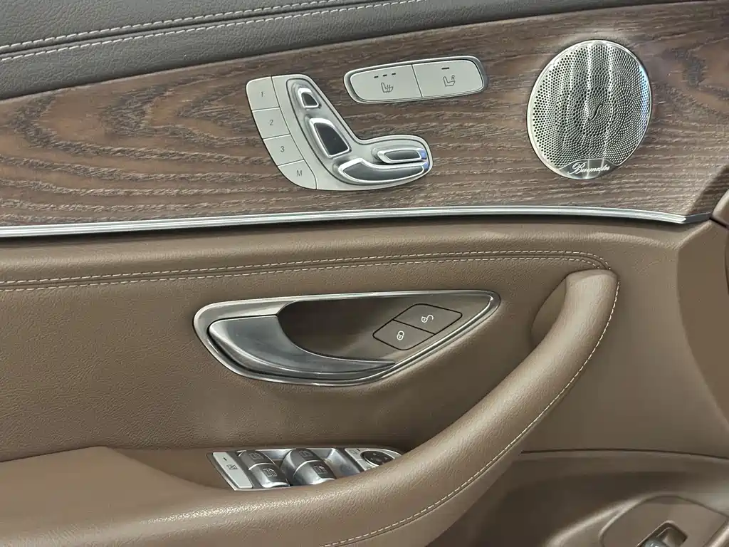 Mercedes-Benz E-Class 2021 — фото 13