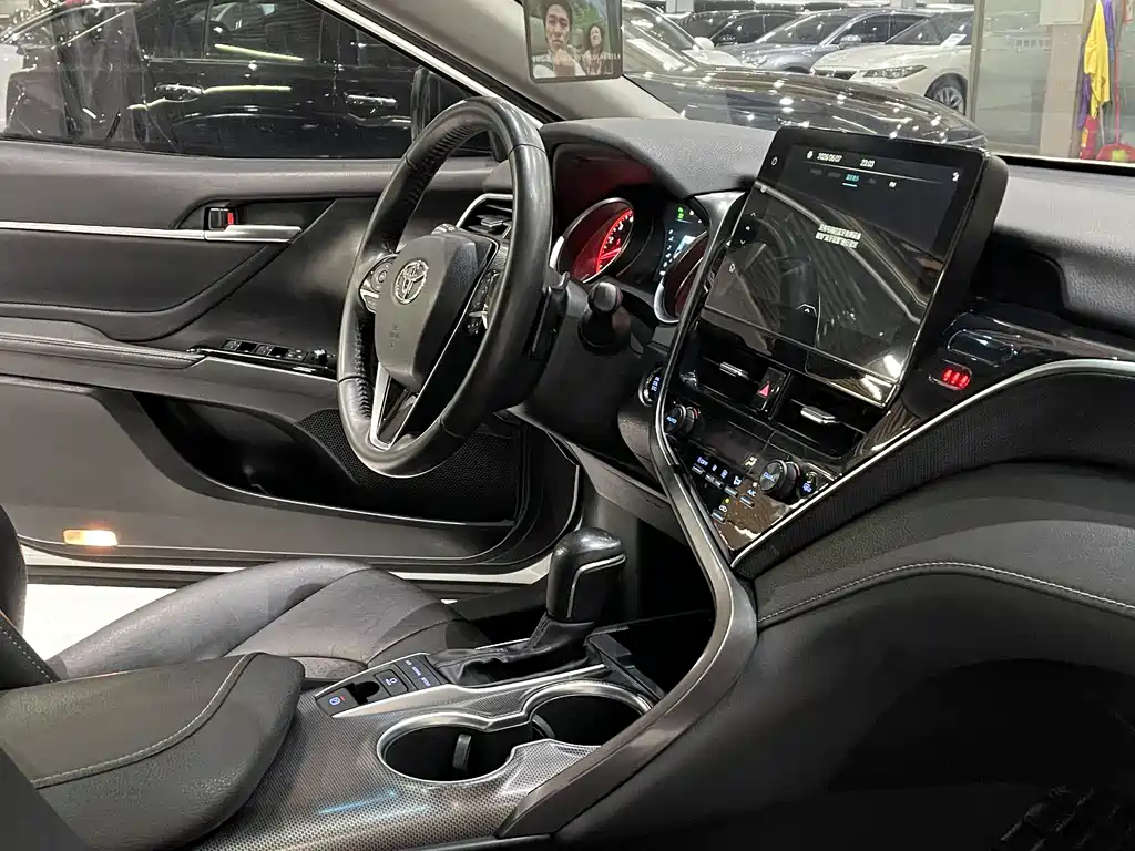 Toyota Camry 2022 — фото 9