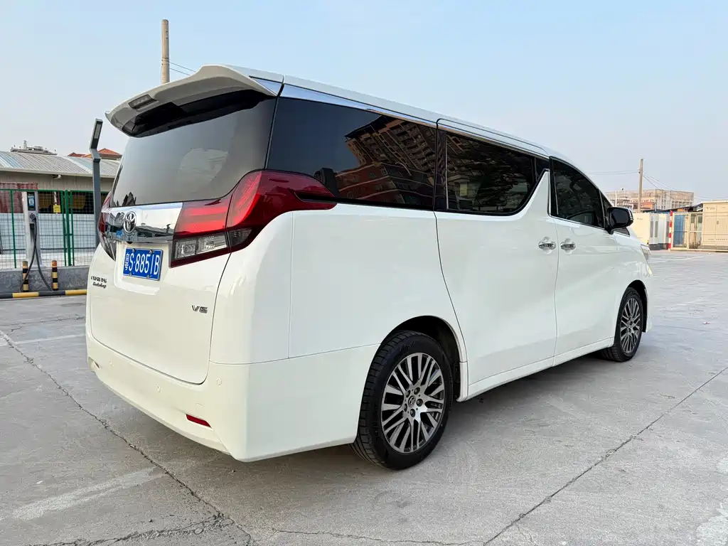 Toyota Alphard 2017 — фото 12