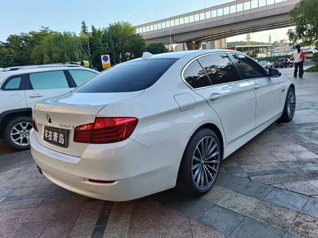 BMW 5 Series 2015 — фото 17