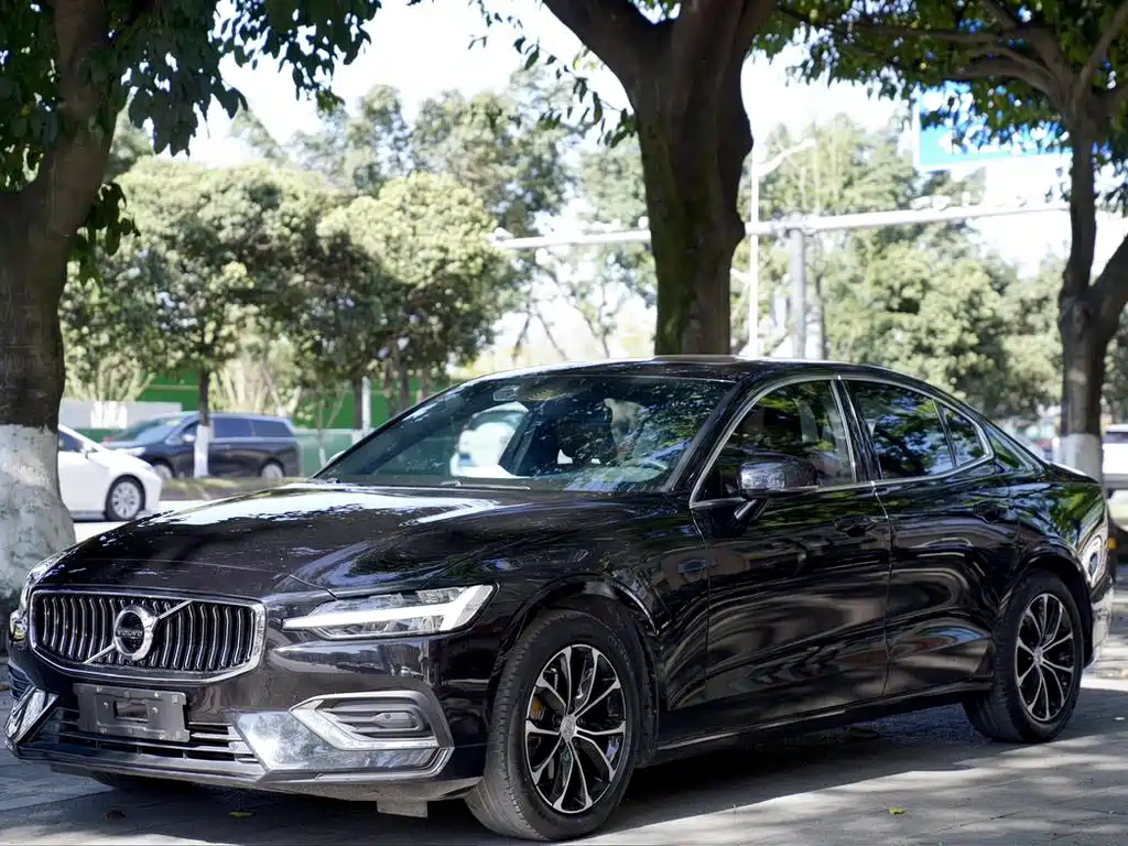 Volvo S60 2020 — фото 1