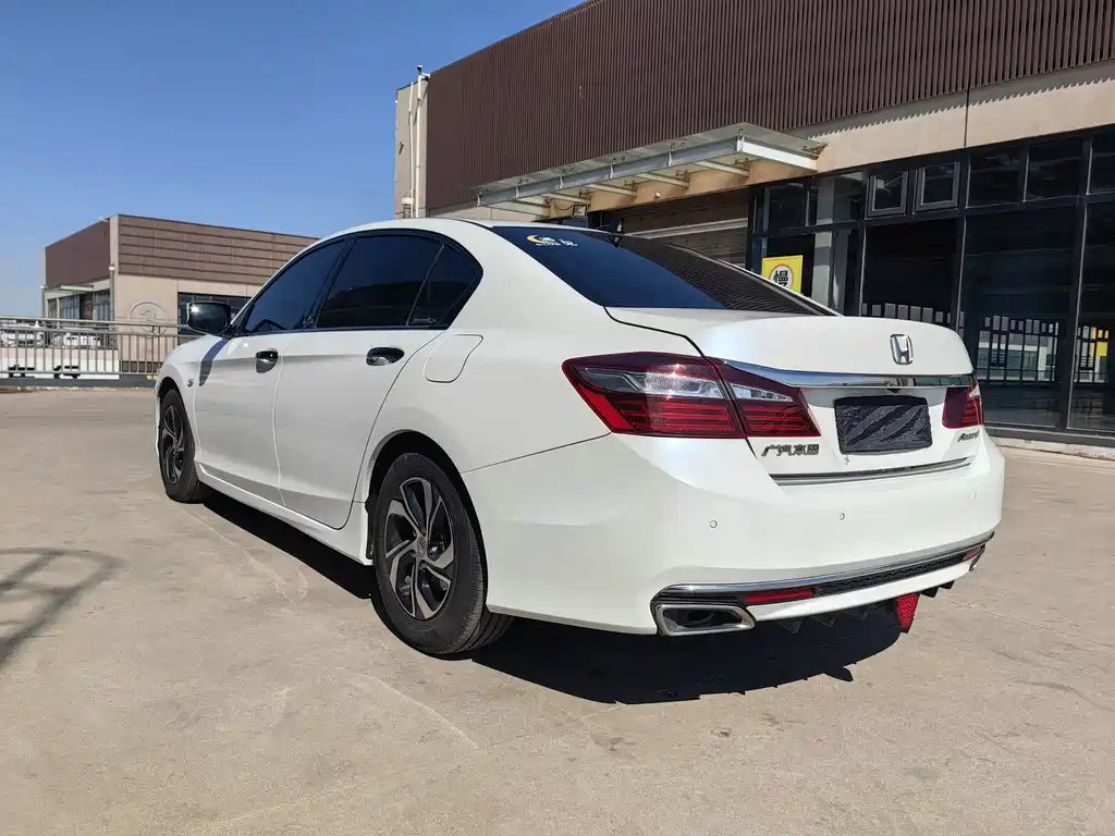 Honda Accord 2018 — фото 12
