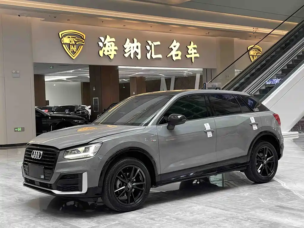 Audi Q2L 2021 — фото 1